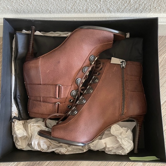 BNB Luxury Rebel Open Toe Bootie - Picture 6 of 6